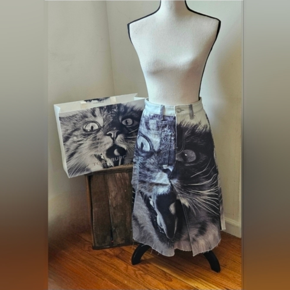 Tory Burch rare nwt denim skirt from the Cat 🐈‍⬛️ Animal House Size 6